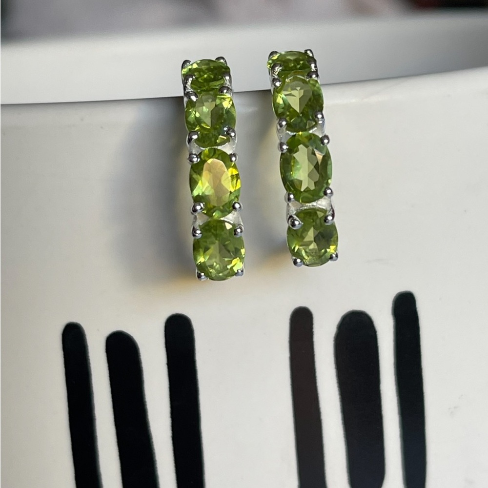 🎉HP🎉New Peridot and Sterling Pierced Semi Hoop Earrings Intense Sparkle … - Picture 3 of 7